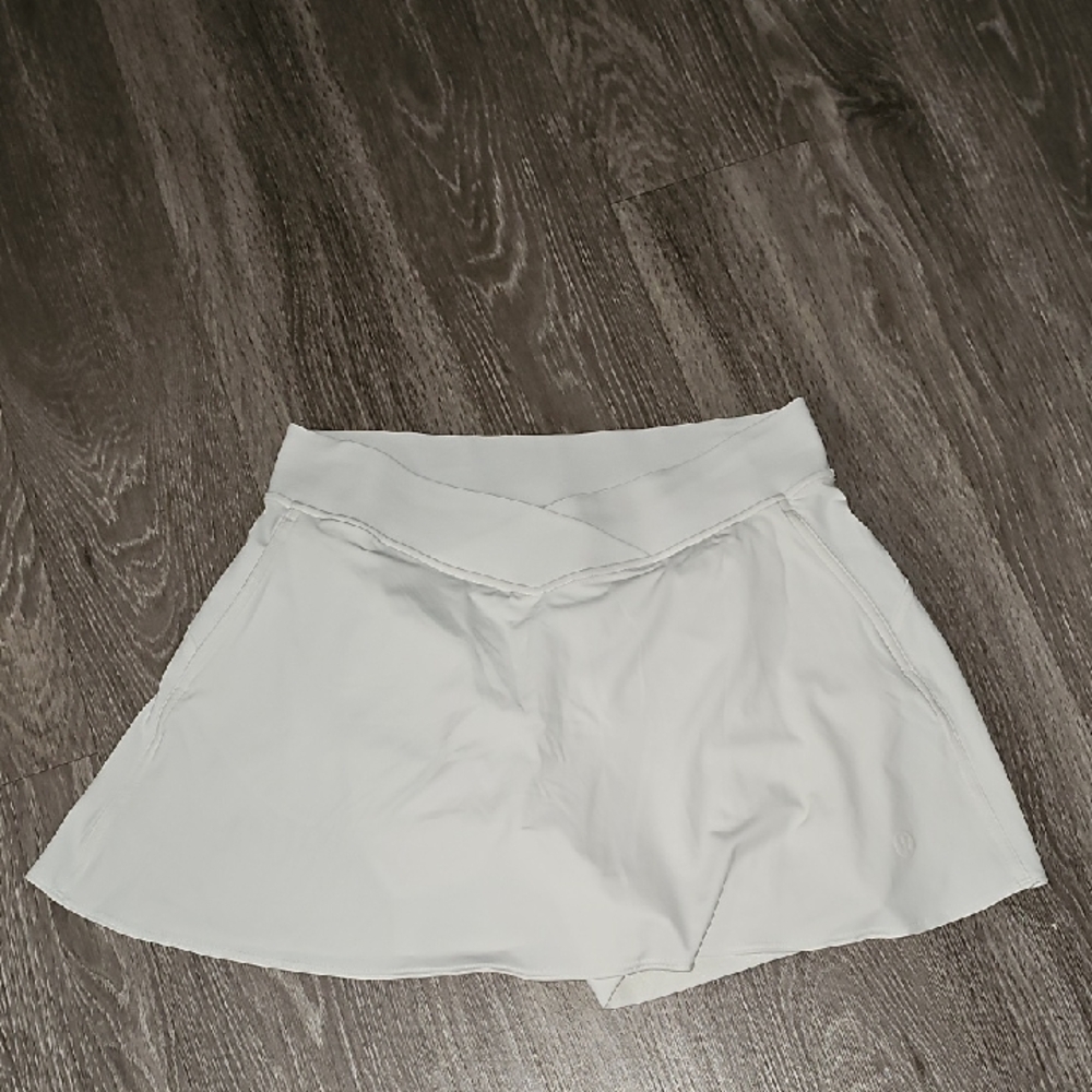 Lululemon Womens White Skirt Sz 8! Shorts With Grips Great Condition!!